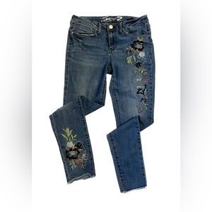 Seven7 embroidered jeans; size 8
